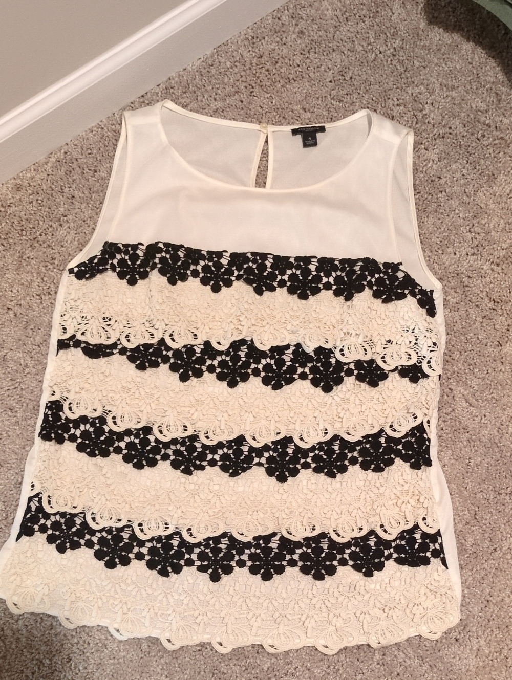 Ann Taylor Black White Crochet Floral Lace Striped Tank Top Size 4